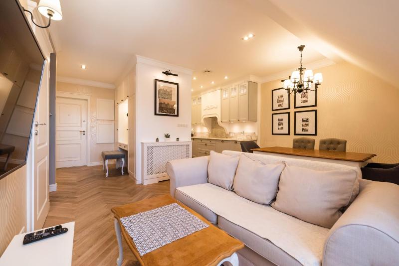 Lovely Apartment In The Heart of Warsaw — отель с удобствами в Варшаве