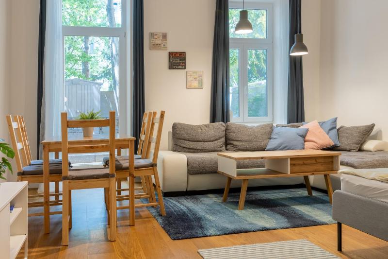 Цены на Cozy Apartment, 2 Private terraces, 8 min to city center в вене