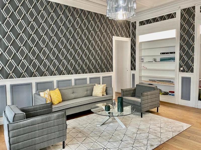 Magnifique flat avec balcon Champs-Elysees. AC — отель в Париже, Франция