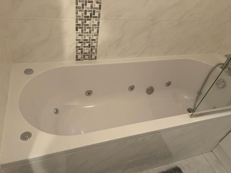 Lovely 2 bedroom flat in the heart of water Wimbledon — забронировать отель в Лондоне