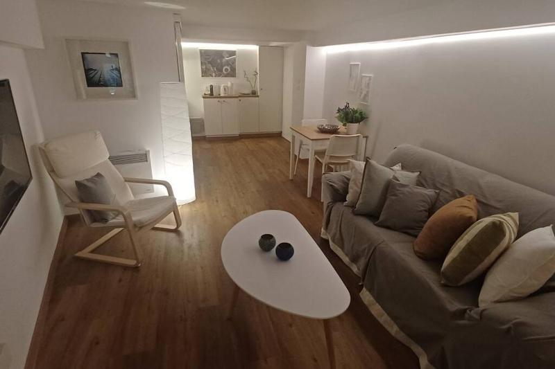 Цены на The Owl nest Modern and Cozy place in the Historical Center в Афины