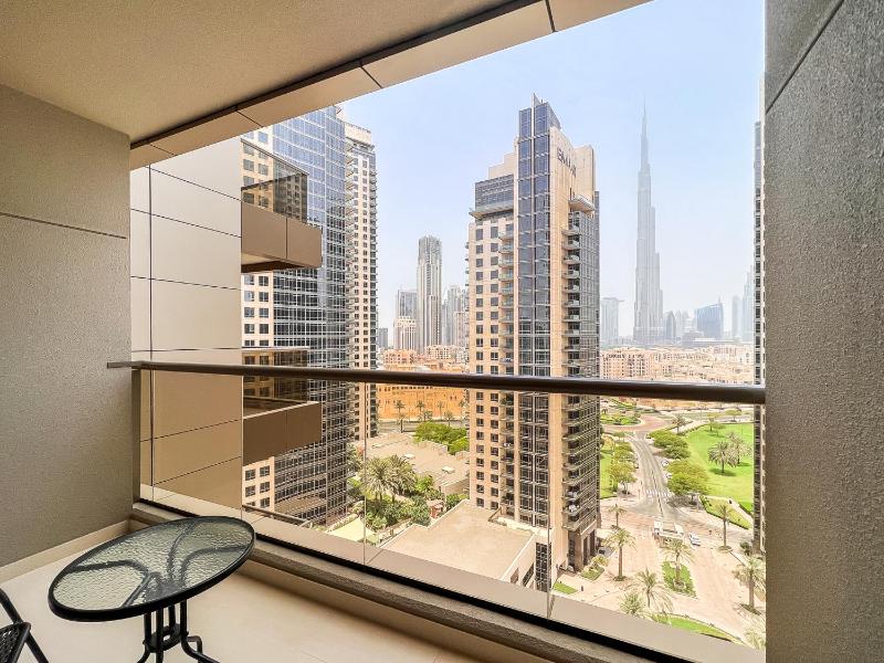 Luton Vacation Homes - Elite Downtown Residence Studio, Burj Khalifa View Dubai - 80AB3 — отель с удобным расположением в Дубае