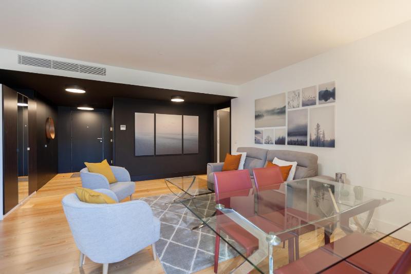 FLH Praca Comercio Artistic Flat with Balcony — комфортный отель в Лиссабоне