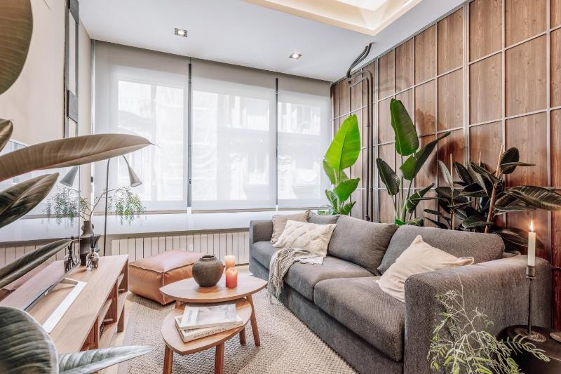 Цены на MAKERE- 1 Bedroom Apartment in Almagro в Мадриде