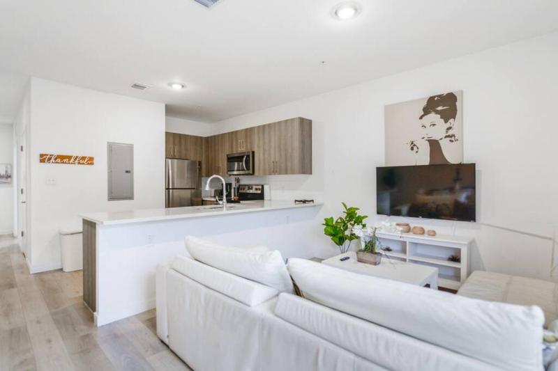 Fantastic Townhouse 15minutes from the Beach — комфортный отель в Майами