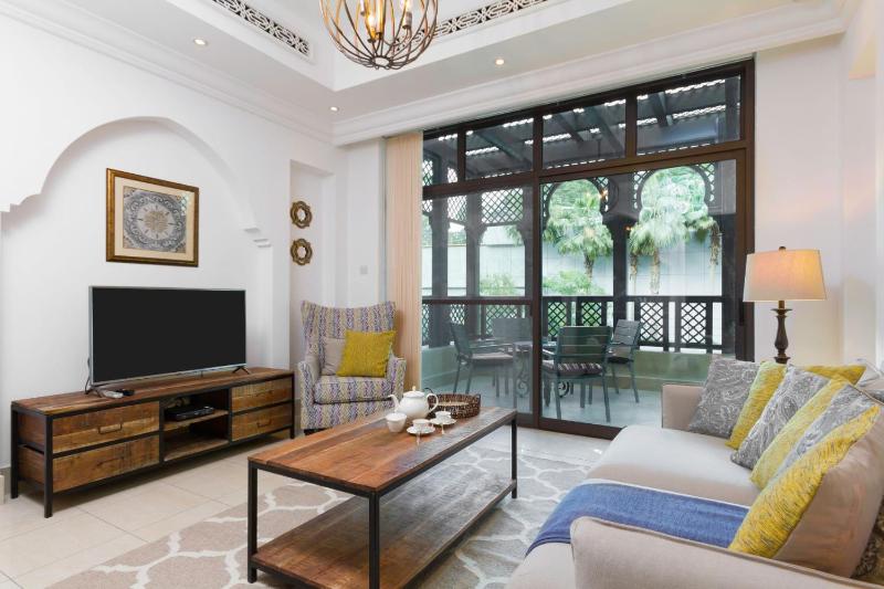 Souk Al Bahar Al Tajer, Burj Khalifa - Mint Stay — забронировать отель в Дубае