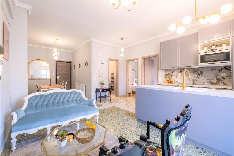 Luxury Penthouse in prime central Athens Thissio by GHH — отель в Афины, Греция
