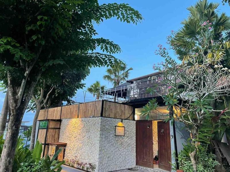 Modern Balinese Villa with Scenic View — отель с удобным расположением в Нуса
