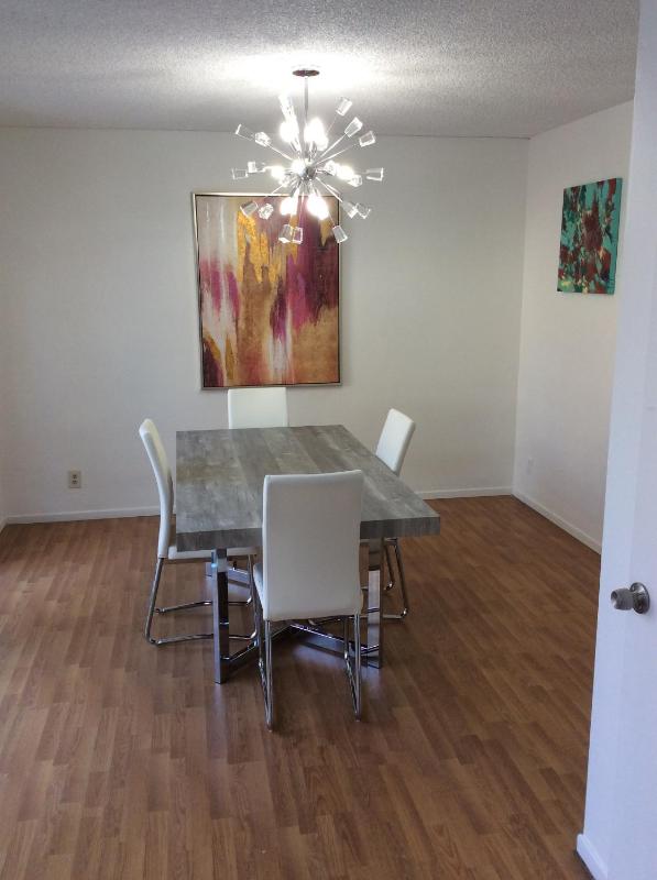 Modern private home close to Universal & Hollywood for 10 — отель с удобным расположением в Лос-Анджелесе