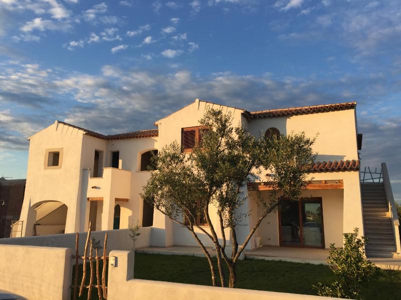 Casa Elena a Budoni - Incantevole Villa Vicino al Mare