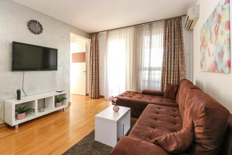 New Belgrade Apartment Lavina, parking 5 evra dan — отель с удобствами в Белграде