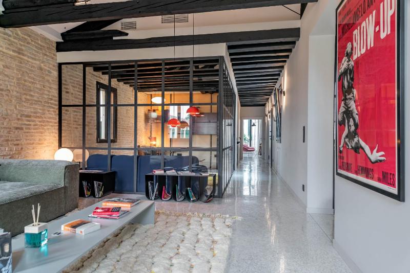 Ca' Delle Carrozze Stylish 2 Bedroom loft-style — комфортный отель в Венеции