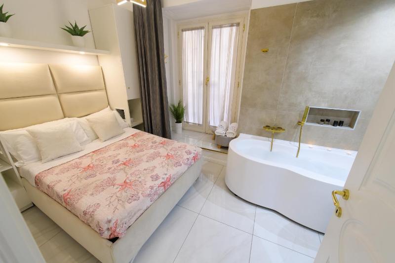 Grandapartments via Toledo Napoli — отель с удобствами в Неаполе