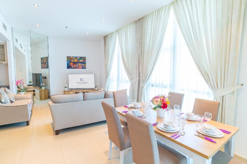 Spacious 2BR Apt in the heart of Dubai Marina- Yacht Bay — отель с удобствами в Дубае
