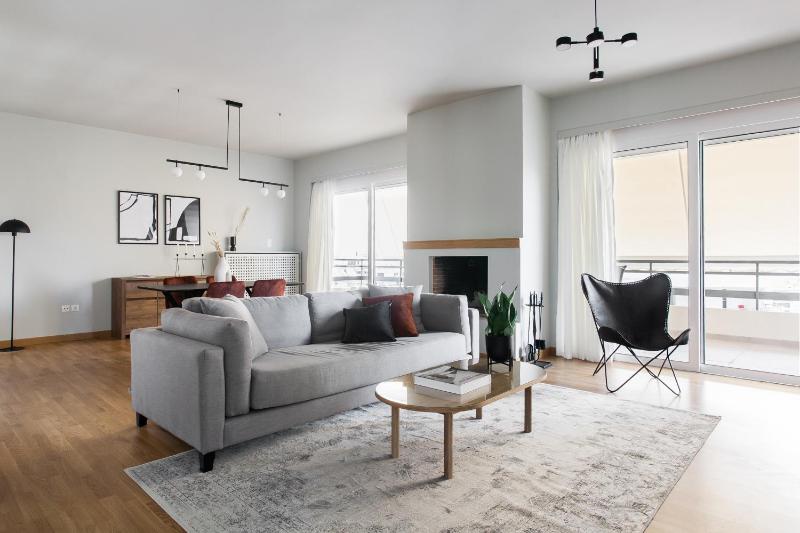 Celestial 3BR Apartment with Balcony by UPSTREET — отель с удобным расположением в Афины