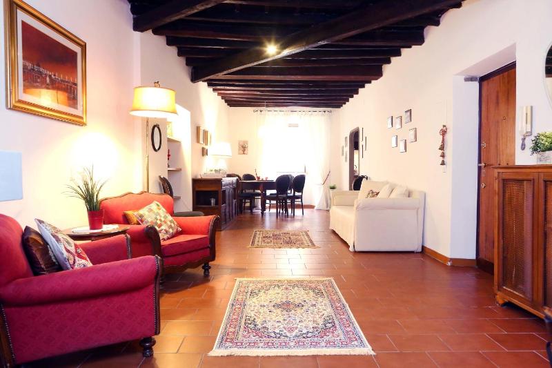 Цены на La Torre del Moro - RH Collection в Риме