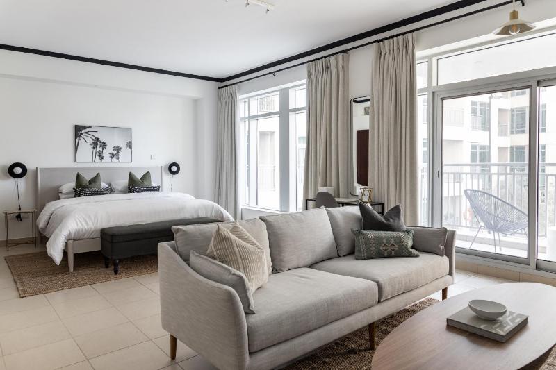 Studio in Burj Views by Radiance Vacation Stays — комфортный отель в Дубае