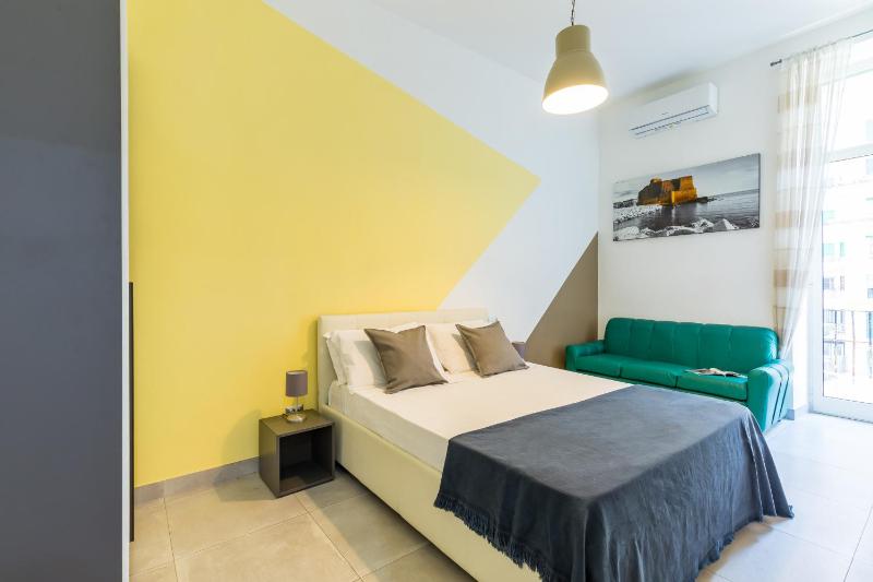 Foria 49 Apartments by Wonderful Italy — отель с удобствами в Неаполе