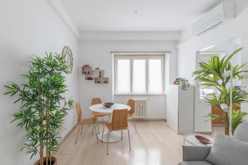 IFlat Cozy Apartment near Saint Peter n° 2 — отель с удобным расположением в Риме