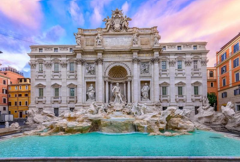 Sunny Trevi Home with terrace — отель с удобствами в Риме