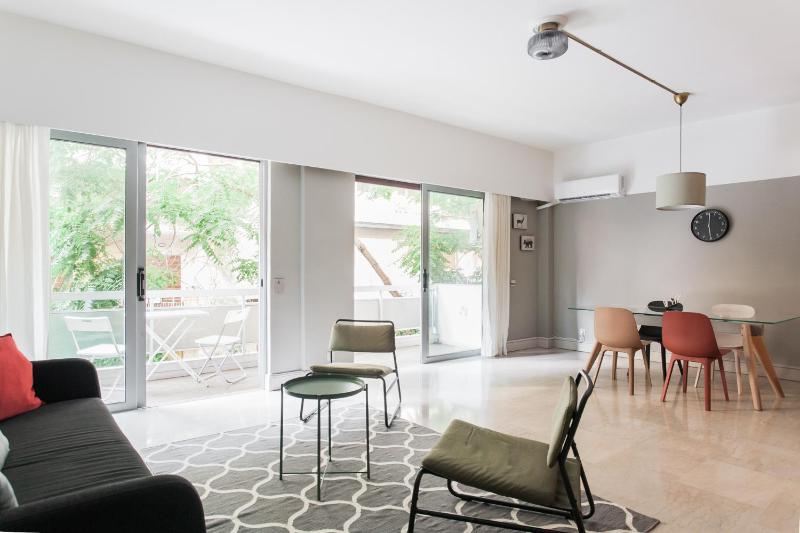 Charming Apartment in Trendy Pangrati, Athens - CH6 — отель в Афины, Греция