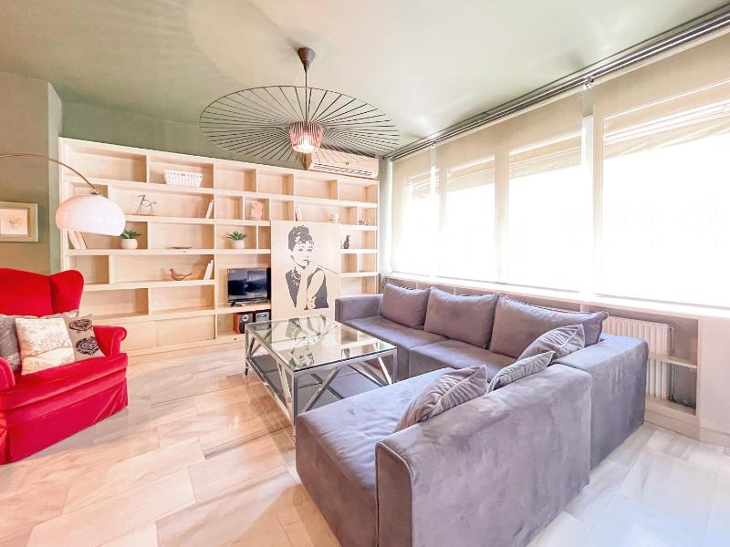 Цены на Loft 1 BR Apartment in the Heart of Athens в Афины