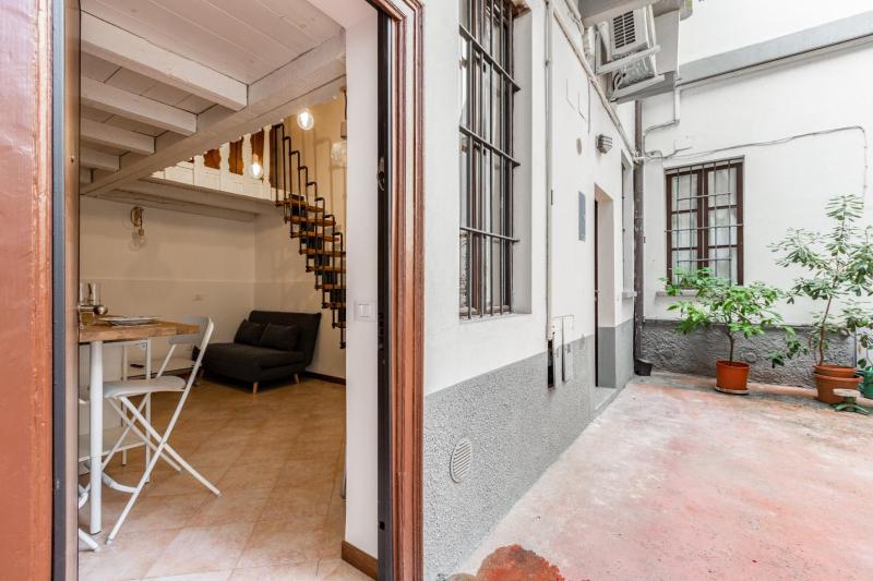 NEW! Studio Apt 700m from Corso Lodi! — комфортный отель в Милане