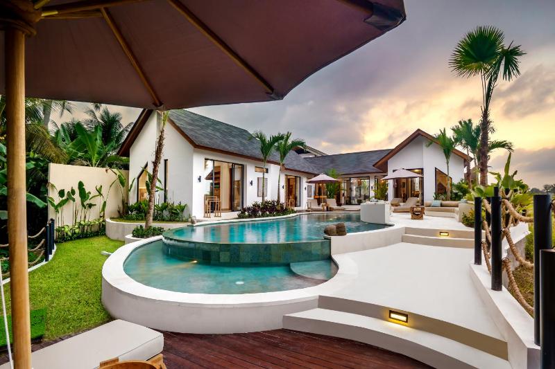 Villa Crystal Lagoon by BaliSuperHost — комфортный отель в Убуде