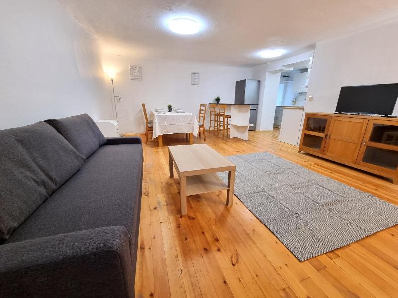 Цены на Vagnera Old Town Two Bedroom Apartment в риге