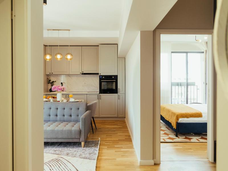 Superb City View - Bright & Stylish - 2BR — комфортный отель в Бухаресте