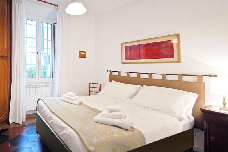 Near Colosseum by Varental 2BR + 1SB — комфортный отель в Риме
