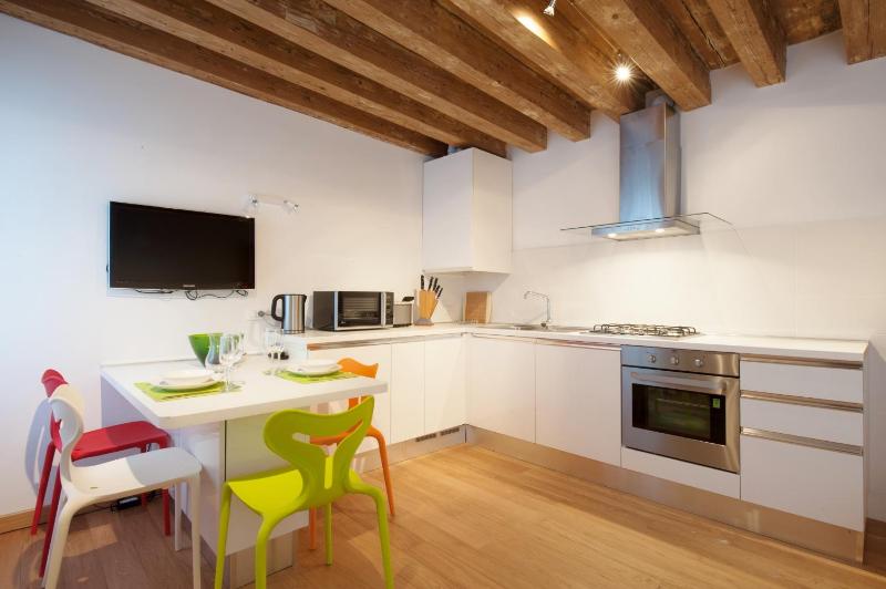 The Lion's House APT3 — отель с удобствами в Венеции