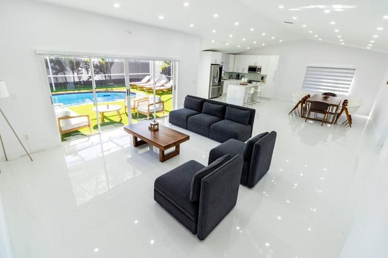 LOVING DREAM VACATION HOME — забронировать отель в Майами