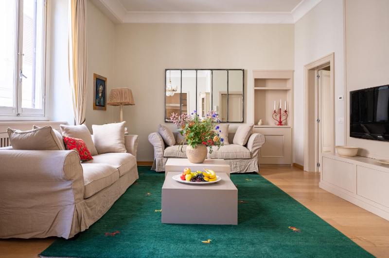 Central and Roomy near the Station and Duomo - HomeUnity — отель в Флоренции, Италия