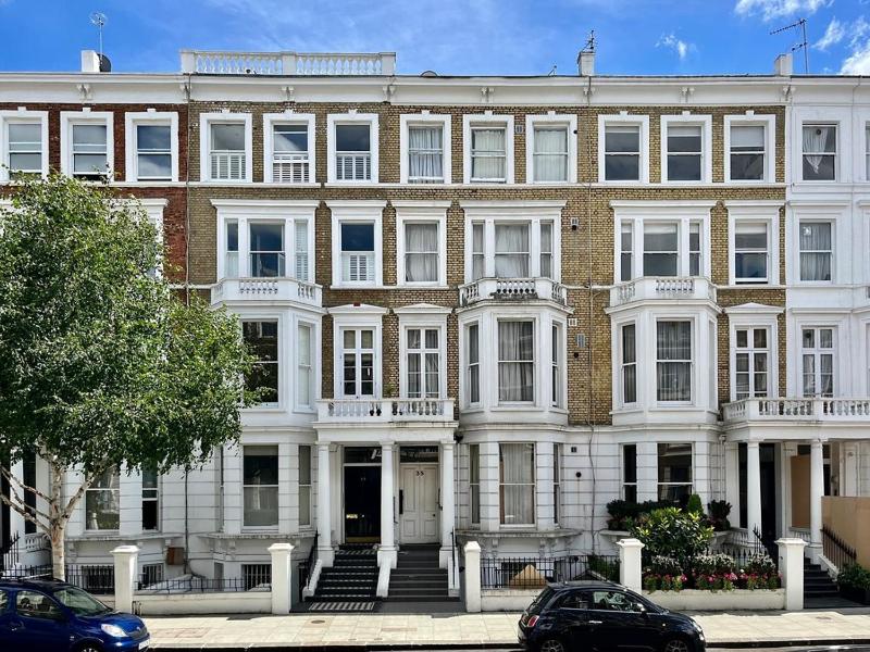 Imperial Earls Court Apartments — комфортный отель в Лондоне