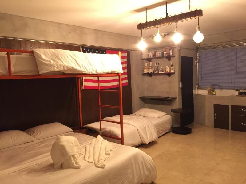 Renovated Loft Style Condo — отель с удобным расположением в Бангкоке