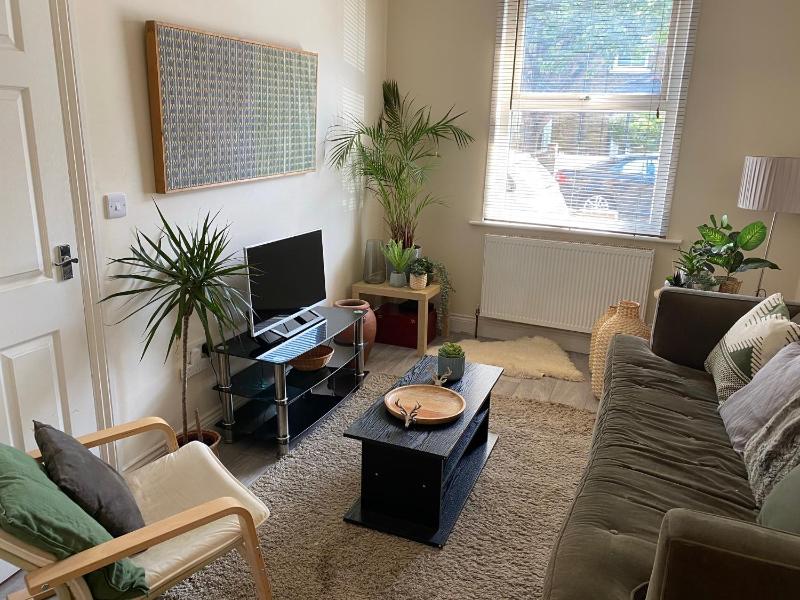 35 mins to central London. 3 bedrooms. 2 bathrooms with garden — отзывы гостей и цены