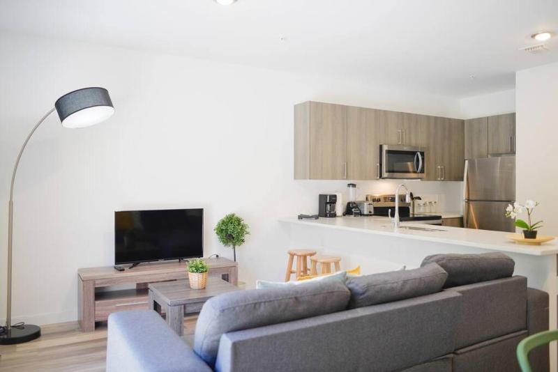 Awesome Townhouse 15 minutes from the Beach — отель с удобным расположением в Майами