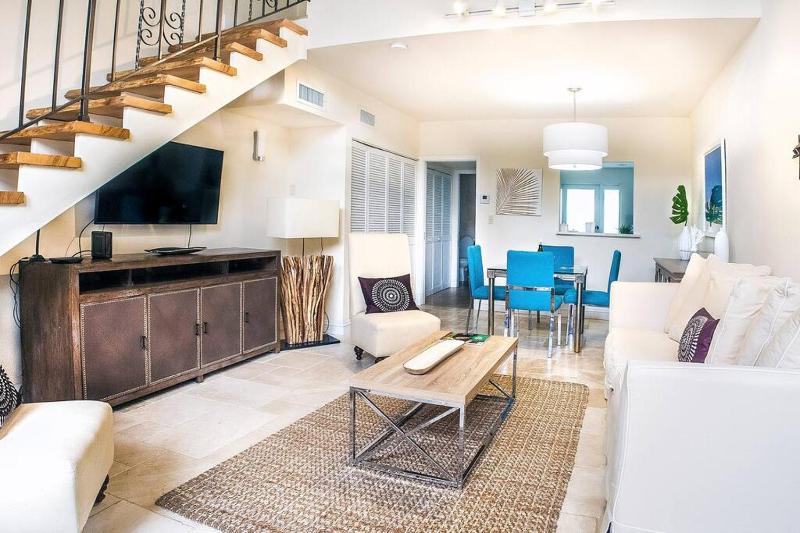 Villa at St. James Place "H", Luxury, Pet Friendly — отель с удобным расположением в Майами