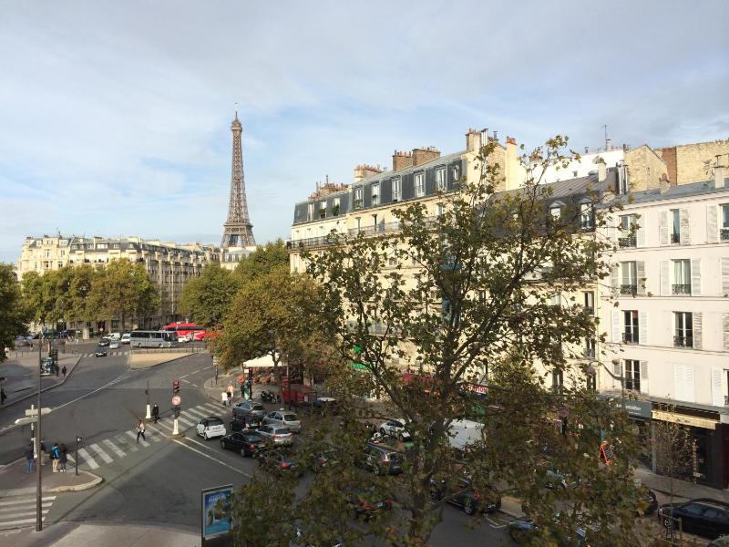 Appartement Paris Tour Eiffel — отель с удобным расположением в Париже