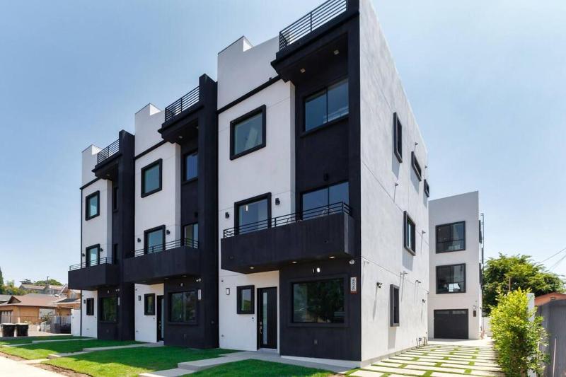3 Luxury Modern Homes 12 bedrooms & Rooftop Decks — отзывы гостей и цены