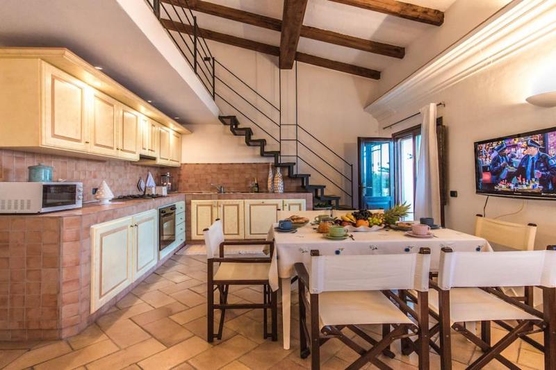 Sardinia Home a Palau - Spazioso appartamento con giardino