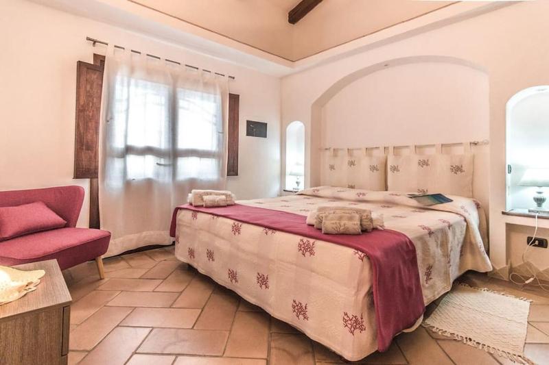 Sardinia Home a Palau - Spazioso appartamento con giardino