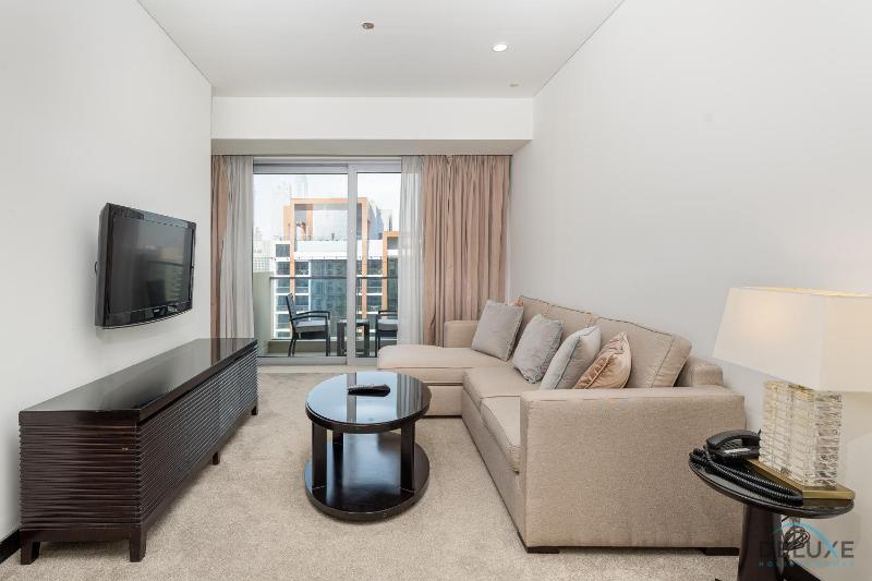 Elegant 1BR in The Address Residences Dubai Marina by Deluxe Holiday Homes — отель в Дубае, Объединенные Арабские Эмираты