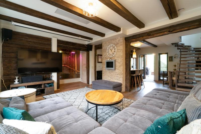 Unique 3 floor apartment. Garden, great location! — отель в таллине, Эстония