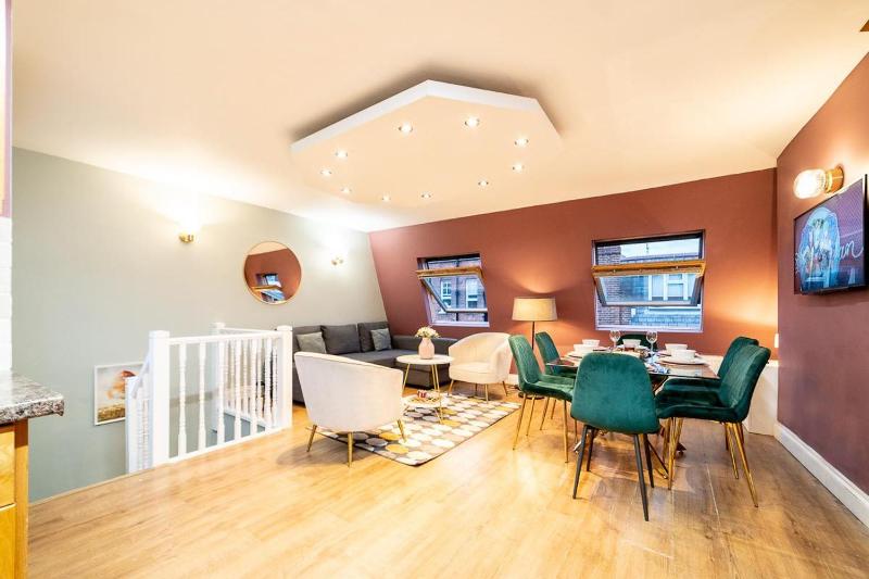 [COVENT GARDEN PENTHOUSE]LONDON TERRACE APARTMENT — отель с удобствами в Лондоне