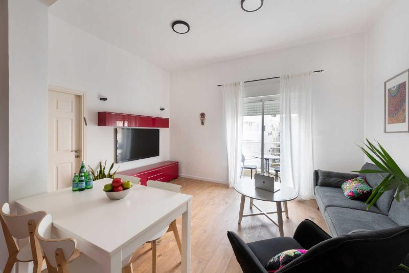 Cozy and Spacious by TLV2RENT — отель с удобным расположением в Тель-Авиве