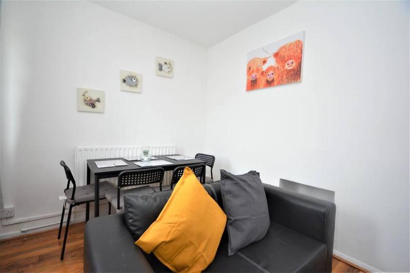 Цены на Lovely 2 Bedroom Condo in Greater London в Лондоне