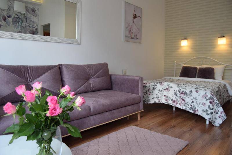 Be my Guest - Krucza Elegant Apartment - Rondo de Gaulle'a Center of Warsaw Metro Wi-Fi Breakfast — отзывы гостей и цены