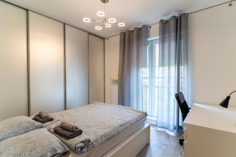 FIRST -- Green Zoliborz Apartment 5 — комфортный отель в Варшаве